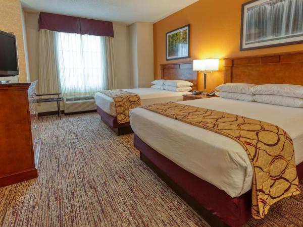 Drury Inn & Suites Indianapolis Northeast : photo 4 de la chambre spacious queen suite