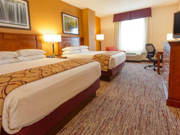 Drury Inn & Suites Indianapolis Northeast : photo 1 de la chambre chambre deluxe avec 2 lits queen-size