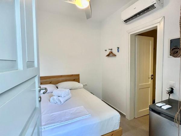 Sofos Suites Mykonos : photo 4 de la chambre petite chambre lits jumeaux