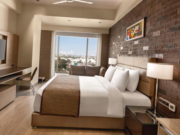 Wyndham Ahmedabad Shela : photo 1 de la chambre deluxe king or twin room with mobility access and city or garden view - non-smoking
