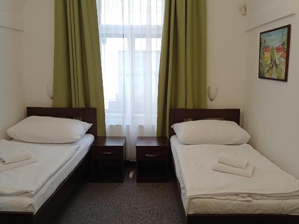 Old Prague House : photo 2 de la chambre chambre quadruple avec salle de bains