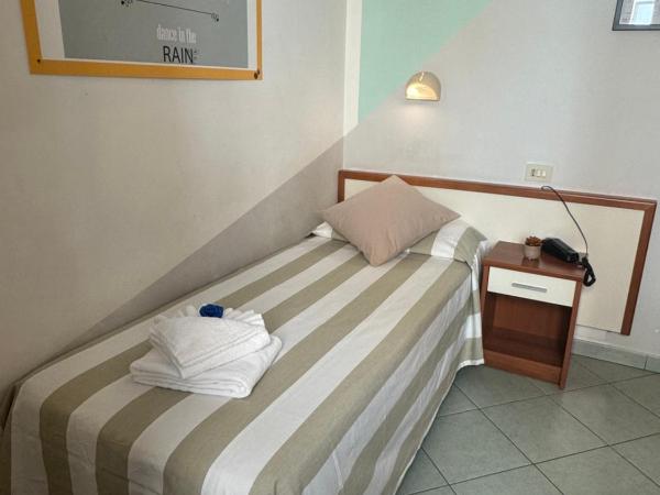 Hotel Villa Caterina : photo 1 de la chambre chambre simple avec salle de bains