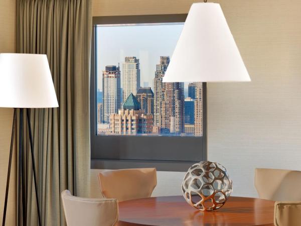 The Westin New York at Times Square : photo 7 de la chambre suite 1 chambre lit king-size avec canapé-lit - vue sur ville