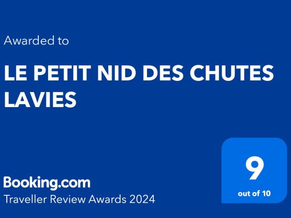 LE PETIT NID DES CHUTES LAVIES : photo 3 de la chambre chambre double avec terrasse