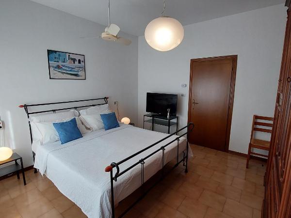 Antonia's Guest House : photo 6 de la chambre grande chambre double