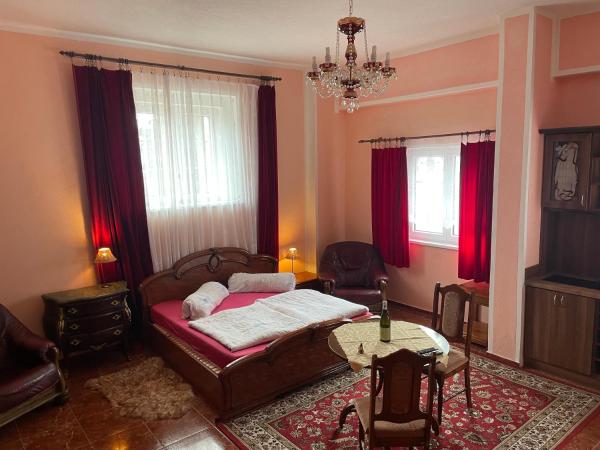 Retro Villa Maruška Kladská : photo 5 de la chambre chambre deluxe (2 adultes + 1 enfant)