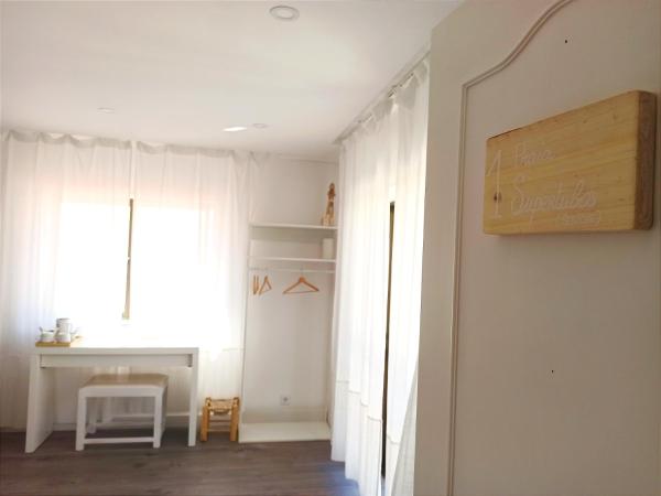 SUPERTUBOS HOUSE Peniche : photo 1 de la chambre suite lit queen-size deluxe