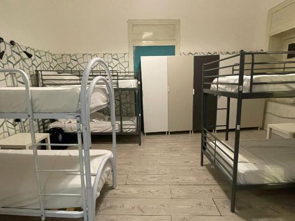Balarm Hostel - Youth Hostel age limit 18-50 : photo 6 de la chambre lit simple dans dortoir mixte
