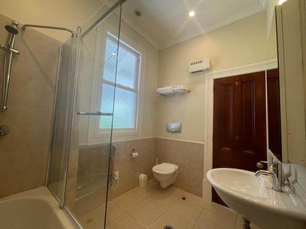 Western Springs Villa to Auckland Central Heritage Villa : photo 10 de la chambre chambre lit king-size