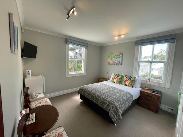 Western Springs Villa to Auckland Central Heritage Villa : photo 1 de la chambre chambre lit queen-size 