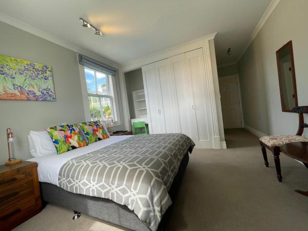 Western Springs Villa to Auckland Central Heritage Villa : photo 4 de la chambre chambre lit queen-size 