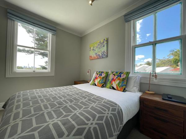 Western Springs Villa to Auckland Central Heritage Villa : photo 5 de la chambre chambre lit queen-size 