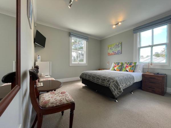Western Springs Villa to Auckland Central Heritage Villa : photo 7 de la chambre chambre lit queen-size 