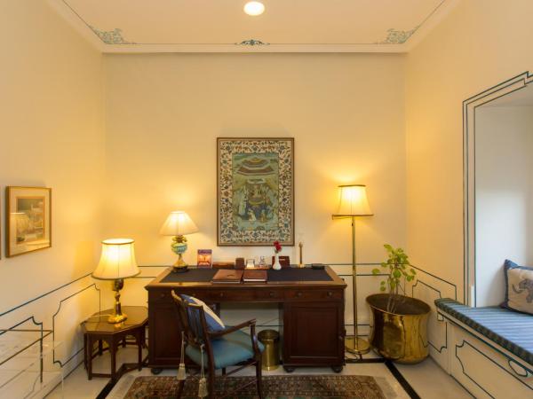 Shiv Niwas Palace by HRH Group of Hotels : photo 8 de la chambre suite royale avec transfert aéroport aller-retour
