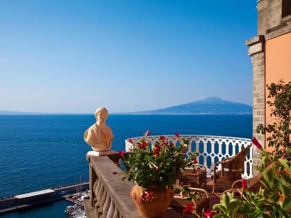Grand Hotel Excelsior Vittoria : photo 8 de la chambre suite junior de luxe - vue sur mer 