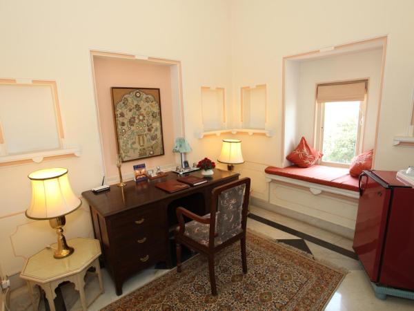 Shiv Niwas Palace by HRH Group of Hotels : photo 9 de la chambre suite royale avec transfert aéroport aller-retour