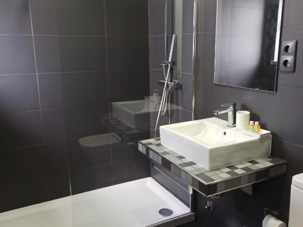 SUPERTUBOS HOUSE Peniche : photo 7 de la chambre suite lit queen-size