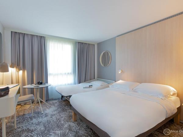 Novotel Aix-en-Provence Pont de L'Arc : photo 2 de la chambre chambre classique avec 1 lit double et 1 canapé-lit