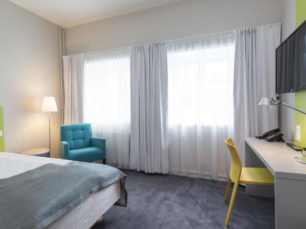 Thon Hotel Trondheim : photo 1 de la chambre petite chambre standard avec lit queen-size 140 cm