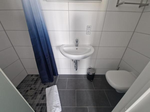BusinessQuartier Berlin : photo 8 de la chambre chambre double avec salle de bains privative