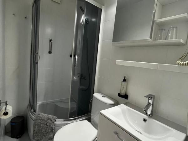 Terminal Airport : photo 7 de la chambre chambre lit king-size