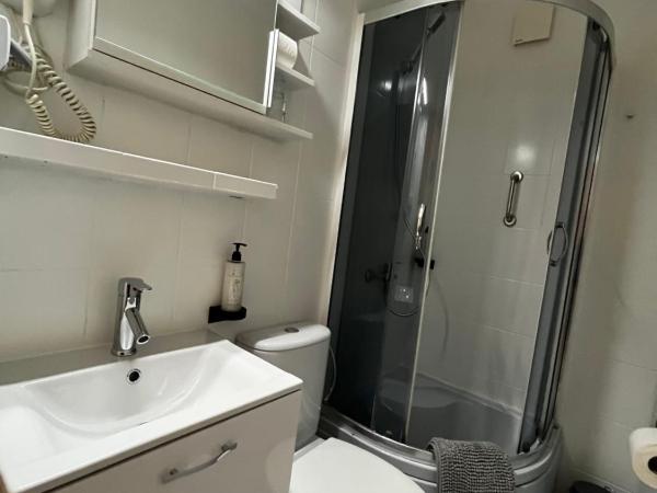 Terminal Airport : photo 8 de la chambre chambre lit king-size