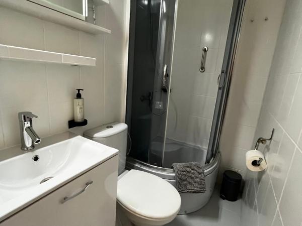 Terminal Airport : photo 9 de la chambre chambre lit king-size