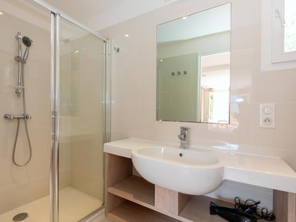 Hôtel et Résidence Ta Kladia - Omigna : photo 2 de la chambre studio n12 - 24 m² - vue sur parking (2 adultes + 1 enfant maximum) 