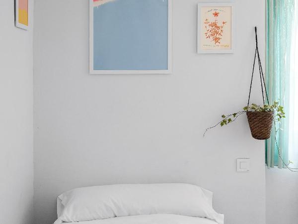 A Room In The City Hostel : photo 10 de la chambre chambre lits jumeaux avec salle de bains commune