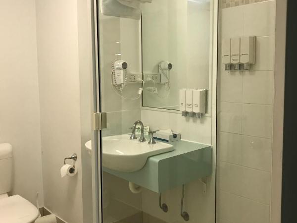 Bay Village Tropical Retreat & Apartments : photo 6 de la chambre chambre familiale