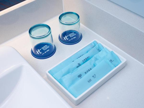 Holiday Inn Express Shenzhen Futian Center, an IHG Hotel : photo 1 de la chambre chambre lit king-size standard - accessible aux personnes à mobilité réduite