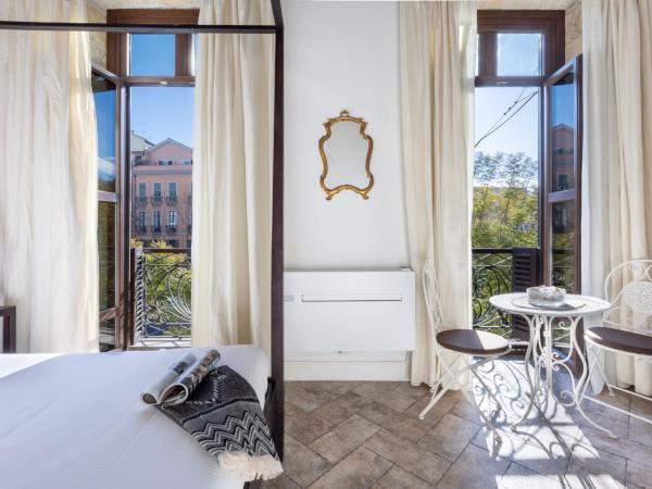 La Residenza Sul Largo : photo 2 de la chambre chambre double deluxe avec balcon