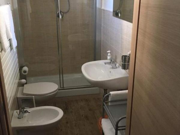 Guest House Il Naif : photo 2 de la chambre grande chambre double