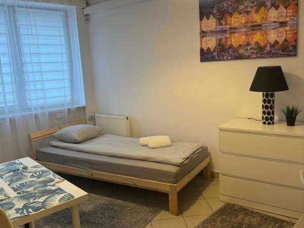 ESA Home : photo 2 de la chambre chambre double standard avec salle de bains commune