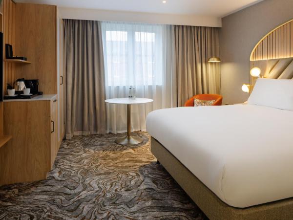 DoubleTree by Hilton Bristol North : photo 2 de la chambre chambre lit king-size pour personnes à mobilité réduite