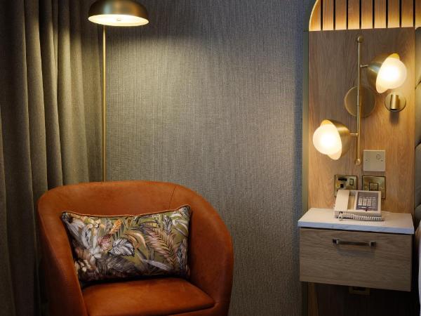 DoubleTree by Hilton Bristol North : photo 5 de la chambre chambre lit king-size pour personnes à mobilité réduite