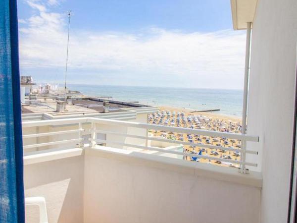 Hotel Niagara : photo 4 de la chambre chambre double ou lits jumeaux standard - vue latérale sur mer