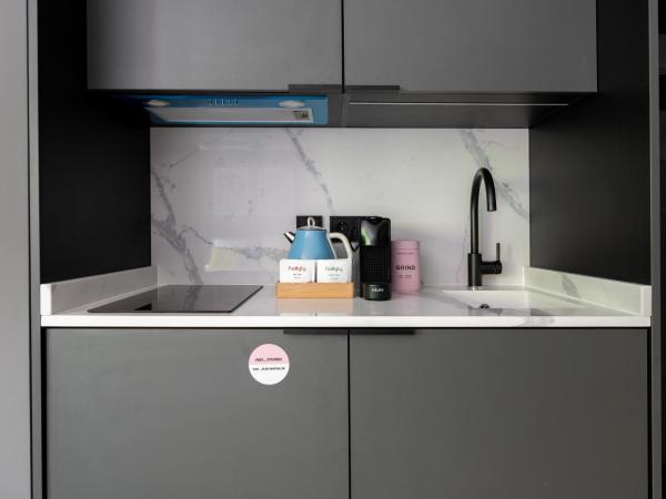 numa l Saga Apartments : photo 7 de la chambre extra large studio with kitchenette and sofa bed