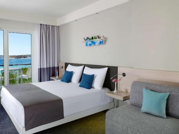 Park Plaza Belvedere Medulin : photo 1 de la chambre chambre double ou lits jumeaux supérieure avec balcon - côté mer