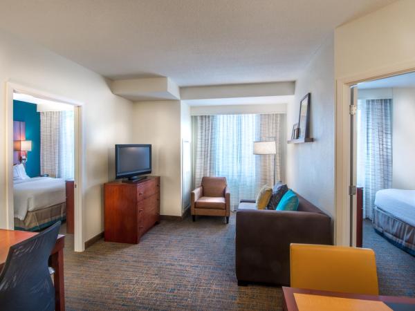 Residence Inn Arlington Courthouse : photo 1 de la chambre two-bedroom suite with adapted tub - mobility and hearing accessible