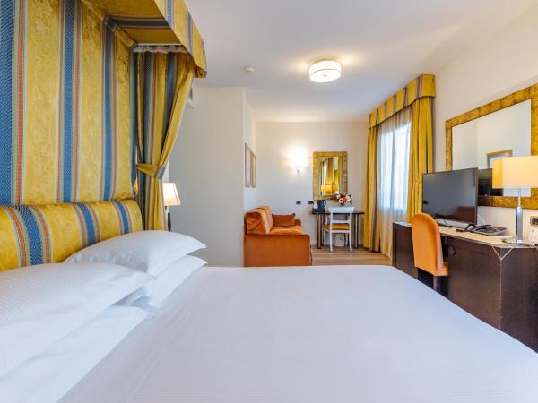 FH55 Grand Hotel Mediterraneo : photo 3 de la chambre suite junior - vue sur ville 