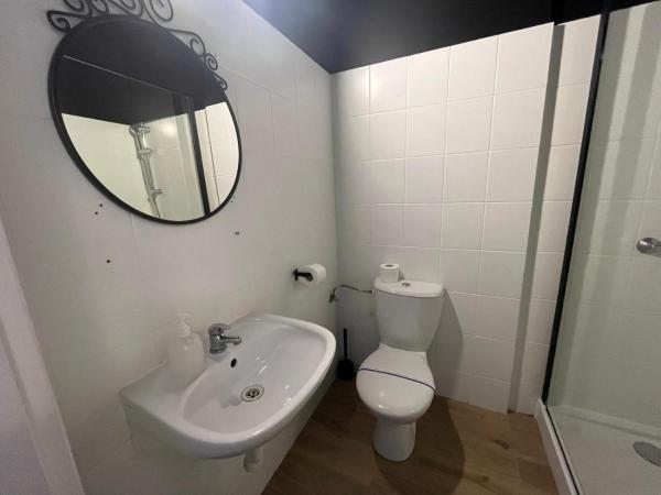 Grey Poznań Pokój z łazienką , Darmowy parking, Zameldowanie Bezobsługowe : photo 7 de la chambre chambre double avec salle de bains privative