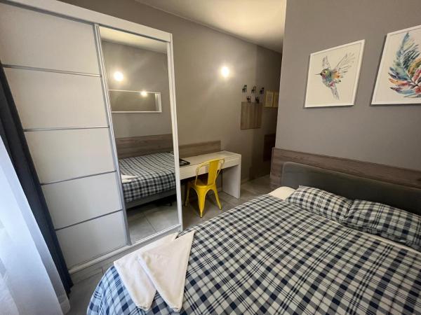 Grey Poznań Pokój z łazienką , Darmowy parking, Zameldowanie Bezobsługowe : photo 1 de la chambre chambre double avec salle de bains privative