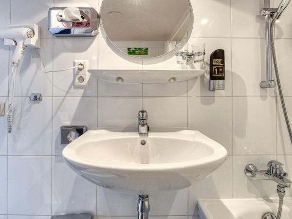 Hotel Alexander : photo 8 de la chambre chambre triple