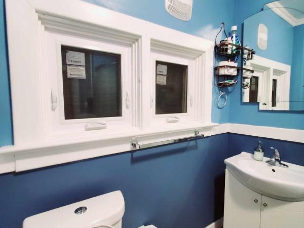 Merj's Guest House in Wolesly : photo 6 de la chambre chambre lit queen-size deluxe