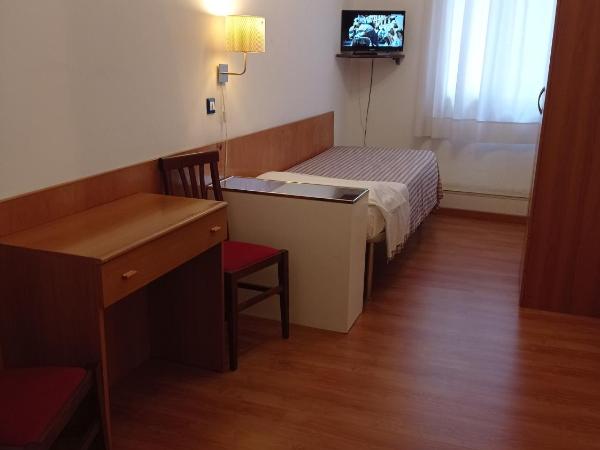 Hotel Caneva : photo 1 de la chambre chambre simple avec salle de bains