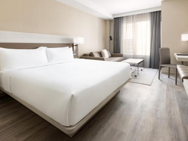 AC Hotel by Marriott Jacksonville St Johns Town Center : photo 1 de la chambre king room with sofa bed and city view - high floor