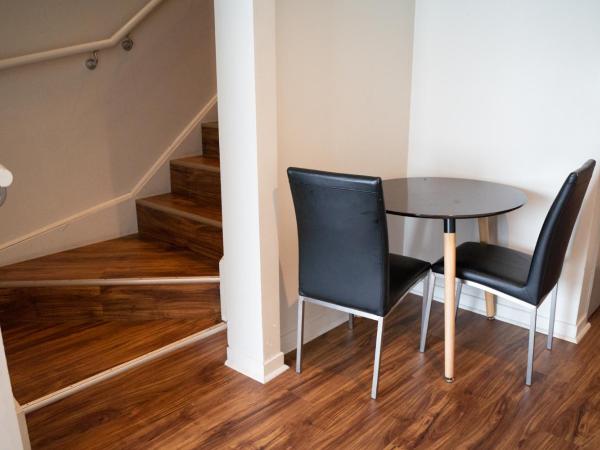 Auckland City Hotel - Hobson St : photo 6 de la chambre appartement en duplex 2 chambres avec lit simple et queen-size