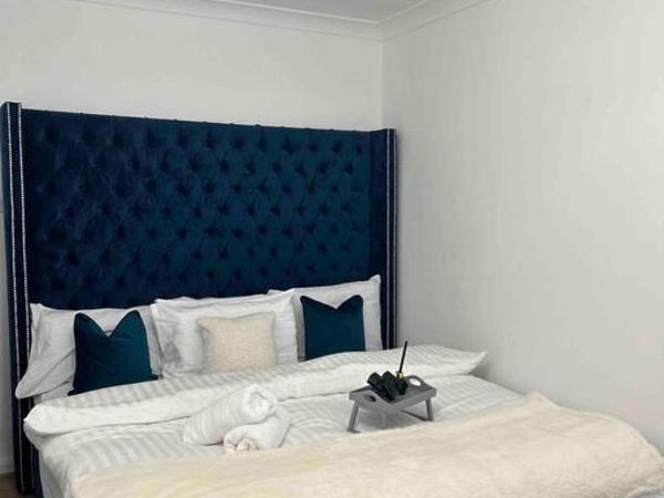 Luxury SuperKingsize Bed in London : photo 2 de la chambre chambre lit king-size