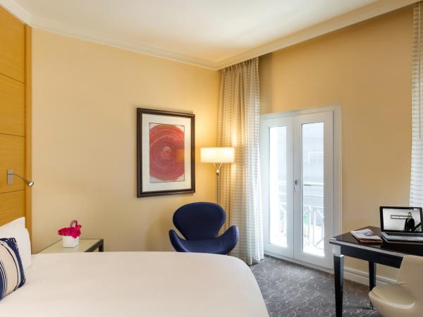 Hotel Sofitel Los Angeles at Beverly Hills : photo 6 de la chambre chambre lit king-size de luxe beverly - vue sur beverly blvd